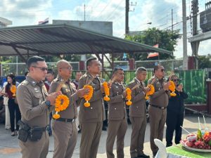 ข้าราชการตำรวจ สภ.สำโรงใต้ และ คณะ กต.ตร.สภ.สำโรงใต้ร่วมต้อนรับ ผู้กำกับการ และสักการะสิ่งศักดิ์สิทธิ์ ประจำ สภ.สำโรงใต้