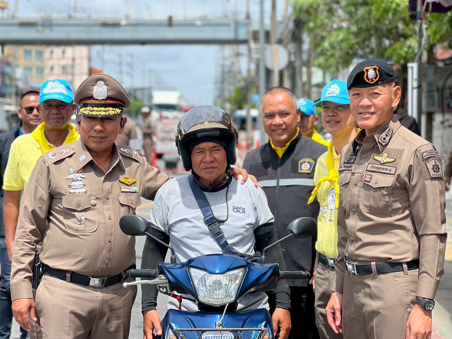 รณรงค์การขับขี่ปลอดภัย สวมหมวกนิรภัย เพื่อลดอุบัติเหตุจราจรทางบก ในช่วงเทศกาลสงกรานต์ พ.ศ. 2568